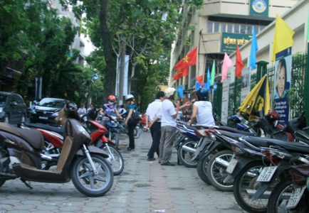 TP Hà Nội phát hiện, xử lý gần 60 điểm giữ xe vi phạm